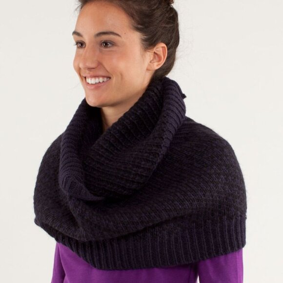 Lululemon Infinitely Mad black swan knit wool infinity scarf, black and purple - Picture 2 of 7